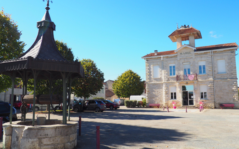 Photo-village-Laroque-800×500 Village de Laroque-Timbaut